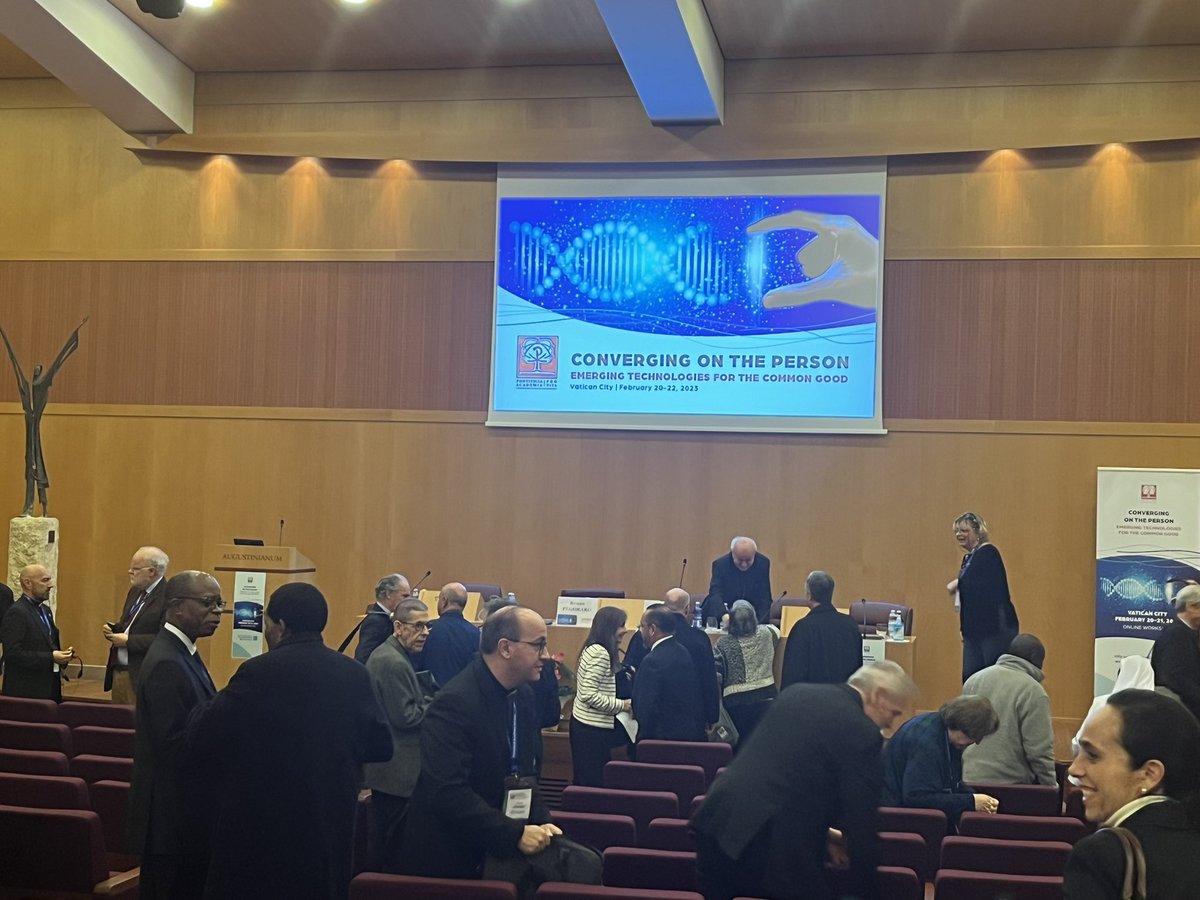 GuarinoValeria's tweet image. Si concludono ora i lavori dell’Assemblea Generale della @PontAcadLife su “#Converging in the person. #EmergingTechnologies for the #CommonGood”
Con il preside del @PontIstGP2 membro del Direttivo, si va avanti xservire l’umanità nel presente per il #futuro. Onorata di essere qui