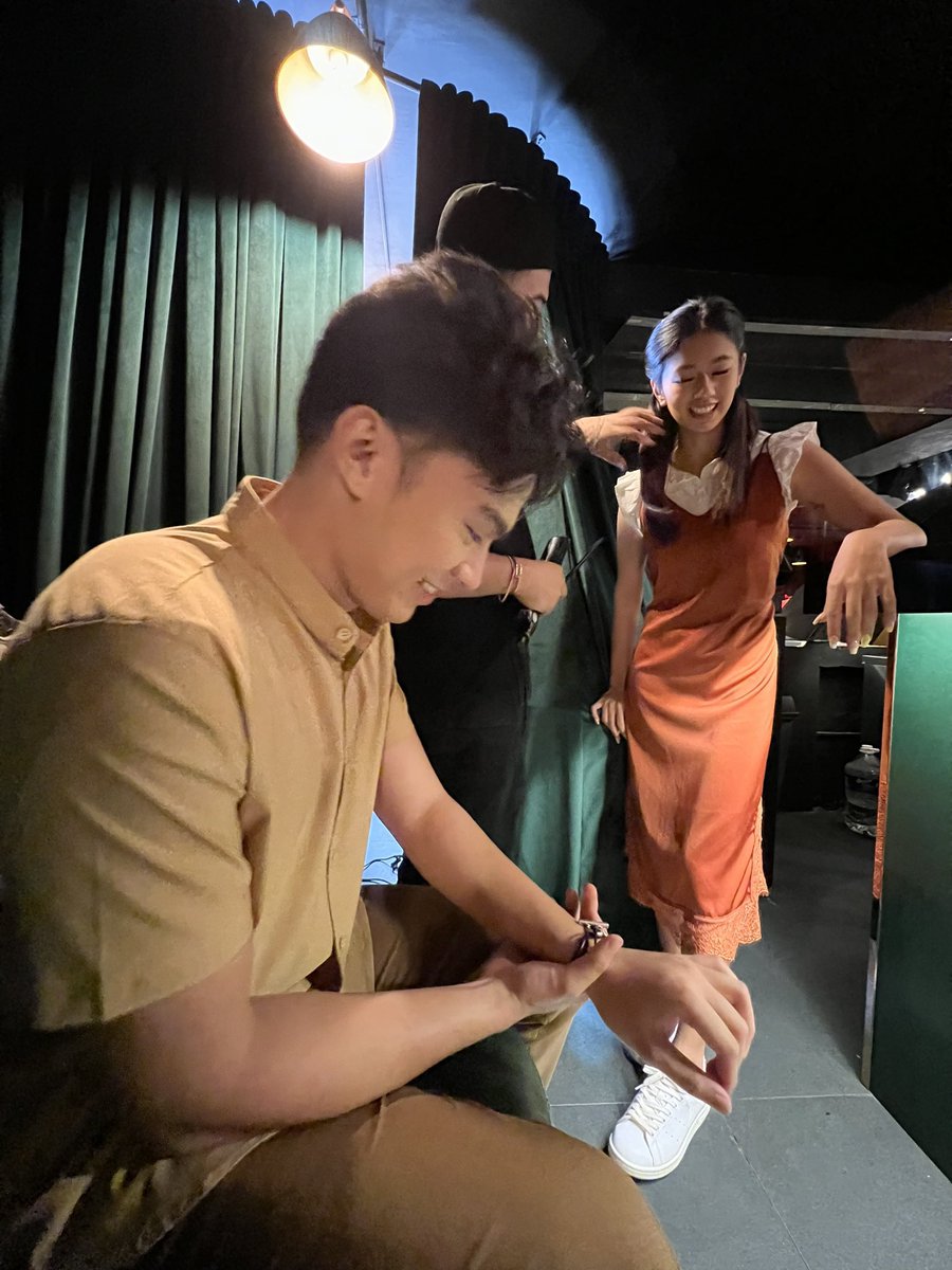 And since you are all here and present, here‘s an ayuda for you! Behind-the-scene picture of Kaori and Miah during their shoot for the Music Video! You want more? Make this trend! 

KAOMIAH nakaTADHANA