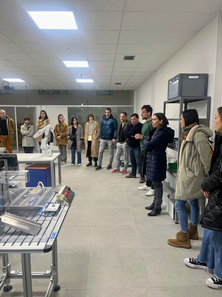 BizkaiaEmpresa's tweet photo. #BizkaiaEgiten
Hoy sesión técnica #BizkaiaOrekanSakonduzen
En campus @zulaibararratia, compartiendo experiencias sobre el rol que las #agencias de promoción económica #locales y #comarcales tienen en la dinamización de los espacios de actividad económica industrial https://t.co/e6n3QrQqKS