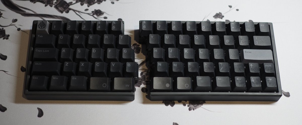 Salicylic_acid3's tweet image. これは #Guide68 のフレームタイプのケースとトレイタイプのケースの写真ですが、正面から見るとほとんど変わらない。。。
作りはぜんぜん違うんですけどね。