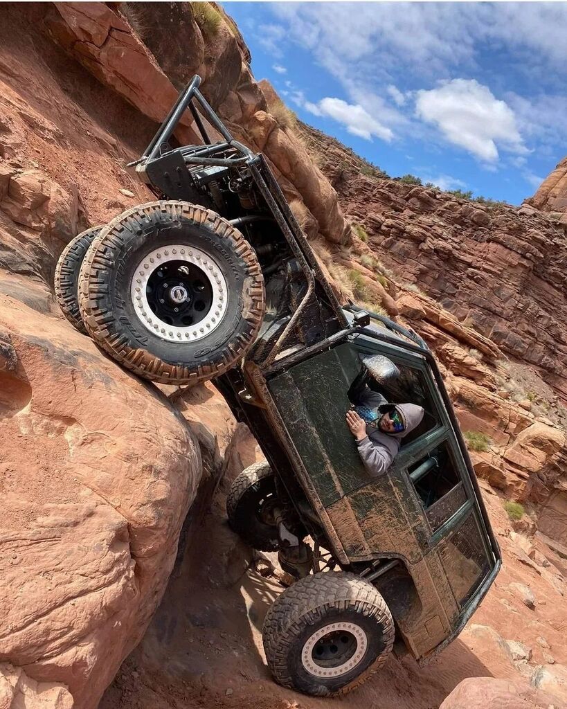 Mid week hump.. a series with @rowdyyrudy 👈Swipe
#jeepbeef 

•Submit your content! 

#jeep #jeepxj instagr.am/p/Co9uBz0roHS/