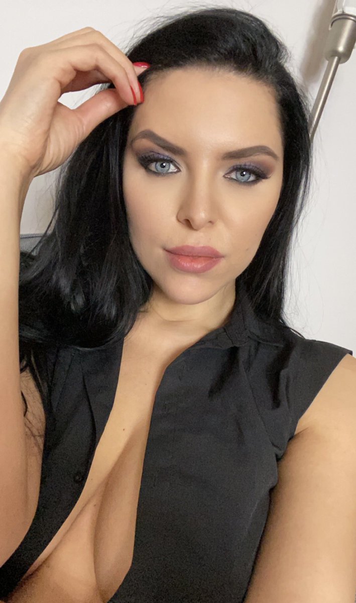 Do you want me to make you a CUSTOM VIDEO I can't wait to hear your idea 🔥🥰😈👇 https://t.co