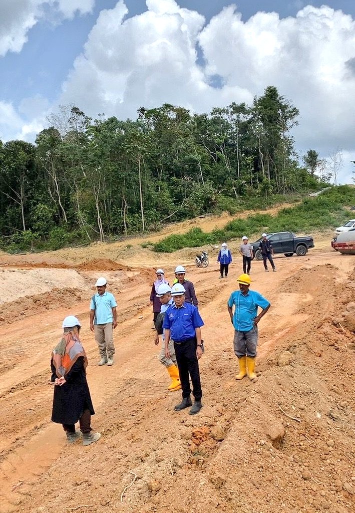 Lawatan teknikal serta mesyuarat tapak no.14 bagi projek Membina Jalan ke Kg. Seberang La, Hulu Besut, Terengganu (fasa 2)
<a href="/TeamProjekTrg/">PasukanProjekTrg</a> <a href="/JKRTerengganu/">JKR Terengganu</a> <a href="/IrhjNapi/">Ir.Hj.MohdNapi</a> <a href="/Azha_Mustapha/">Azhar Mustapha</a> <a href="/IPJKR_Official/">JKR Malaysia Rasmi</a>

#Jkr #BerJasaKepadaRakyat #PPPT