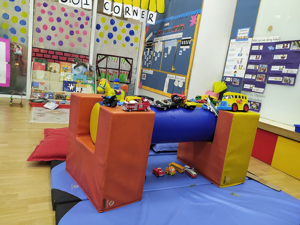 Magic of #pretendplay, diving deep into the unit, Nursery ss created a bridge over the water to solve the problems of all the land vehicles. It was indeed a moment to watch and capture the #learningstory. #teamwork @OISLearningHub @virani_sana @nehaminda @oismumbai