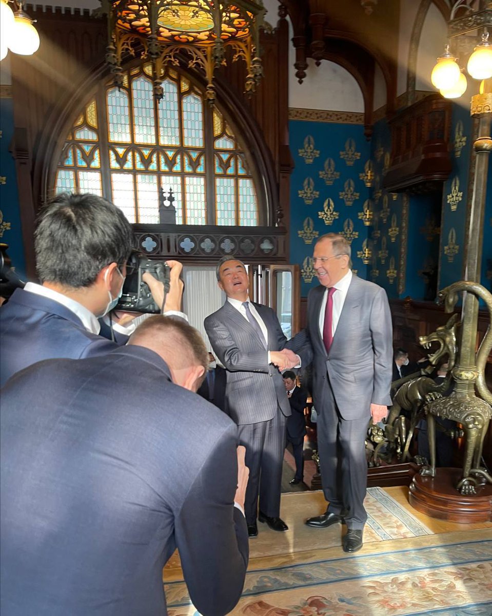 AlexGabuev's tweet photo. Meanwhile in Moscow.
- Shouldn’t you be distancing from me, as the West hopes, Comrade Wang?
- Oh, Sergey, don’t you know that COVID has been defeated in China, and now we don’t have a slightest intention of distancing from our lovely northern neighbor. https://t.co/aAxnhok968