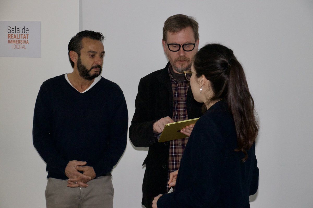 suaracoop's tweet photo. 🧭 Avui ens ha visitat @Josep_vidal, director general d’@Econ_social.
🚶🏼♂️ Durant la visita a les oficines ha conegut les instal•lacions del #SuaraLab, la sala de realitat immersiva, la llar digital del @CVI_AVI i els nous projectes de transformació social i tecnològica de Suara. https://t.co/4zPwgo6CvM