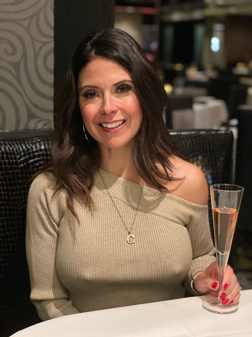 Business trip dinner.  The waiter brought me a complimentary cheesecake.  Such a nice boy 😀 🍰 https://t