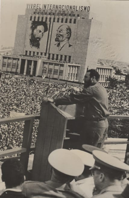 #Fidel: Todos nosotros debemos impregnarnos de la convicción, de la conciencia de la tarea que tiene nuestro país por delante y de nuestras obligaciones. Sabido es que una revolución es, antes que nada, un proceso nada fácil; es un proceso complejo, un proceso duro. (22/2/1963)