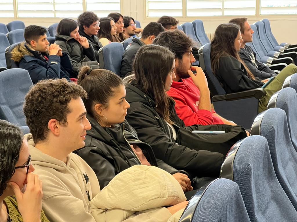 TelecoUPV's tweet photo. ¡Hoy hemos tenido la charla de presentación del MUIT en la ETSIT! 🙌
En el Máster MUIT, las prácticas en empresa están incluidas. Además, gracias al #ProgramaDual, se permite un año de prácticas lectivas en empresas concertadas y 100% aseguradas con las entidades colaboradoras 🔝 https://t.co/thewAsOyRZ