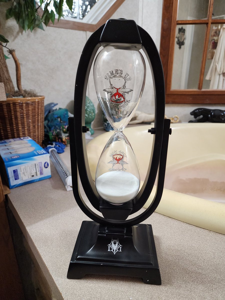 mrsholt04's tweet image. Look what came yesterday!! I&apos;m so excited!! This thing is so cool looking!! I love it!! @realKILLERkross @Lady_Scarlett13 ..my fave people in the world!! #ticktock #fallandpray