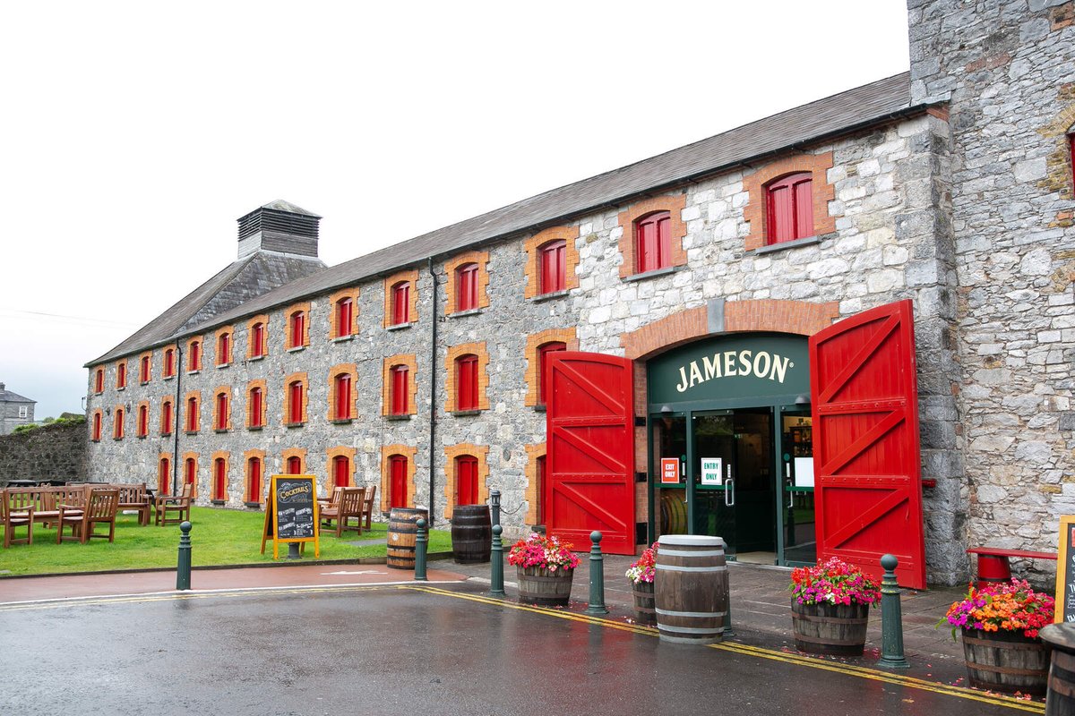 WeDriveIRL's tweet photo. Looking to explore Ireland's wonderful range of distilleries? Why not do it in the company of an experienced #WeDrive driver guide..... #Ireland #Tours #KeepDiscovering https://t.co/BUHTxAWcNN
