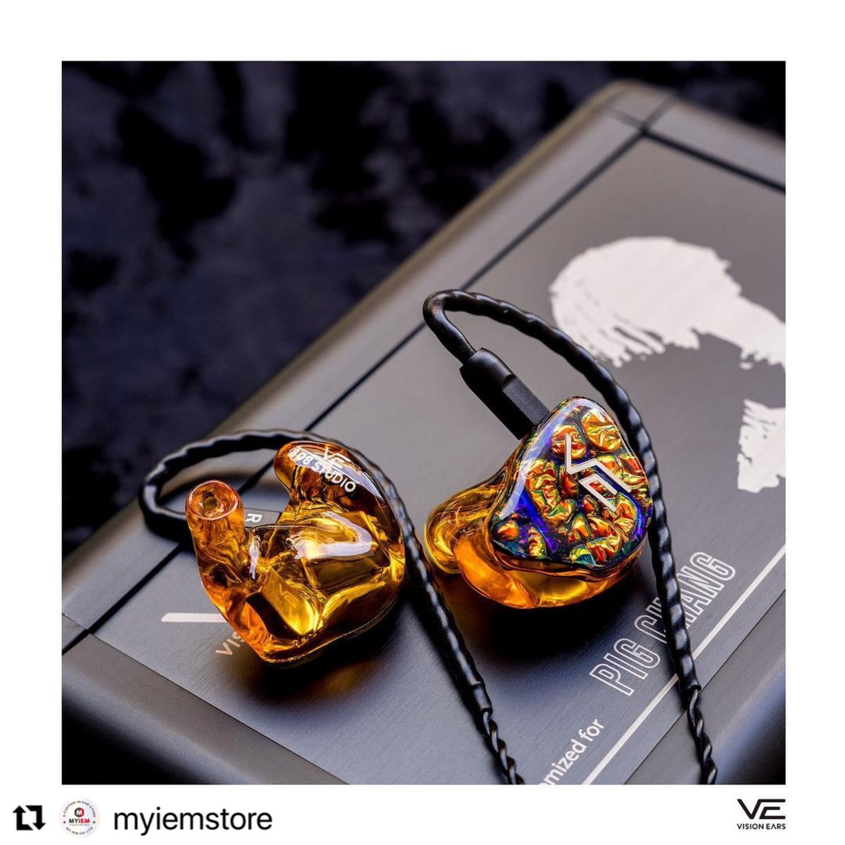 VisionEars_de's tweet photo. Amber + Fire Blaze #ve #visionears #perfection #inearmonitoring #inearmonitor #inear #custominears #customs #ciem #handcrafted #handmade #madeingermany 🇩🇪 #köln #cologne #highclass #audiophile #hifi #audio #loveisinyourears #handcraftedincologne https://t.co/VM57RxclCL