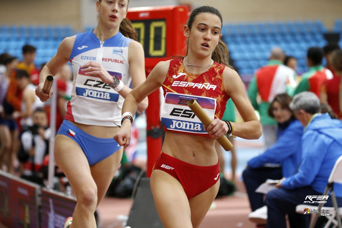 atletismoRFEA's tweet photo. #DNAMadrid 🇬🇧🇮🇪🇪🇸🇵🇹🇫🇷🇨🇿

The Hunt 

3⃣º 🇪🇸 4:53.23

Álvaro MONFORT
Ana PRIETO
uan Carlos CASTILLO
Marta MITJANS

📺 https://t.co/09GH2hizcy
📊 https://t.co/ZJv8Bvusdu

 #EspañaAtletismo #PasiónPorCompetir #AthleticsWithAttitude https://t.co/mVKTt8Wf8y