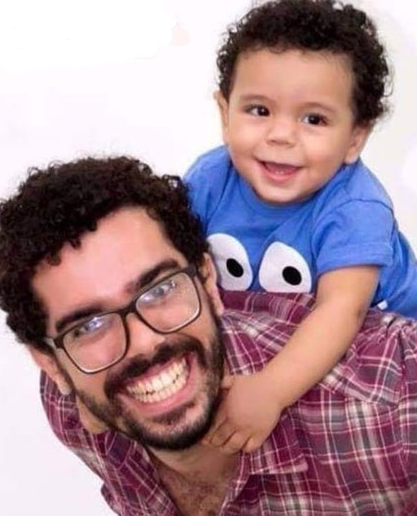 VidaDeTreinador's tweet photo. Oi, treinamores. Ontem postei uma foto do que meu filho fez com meu JoyCon, e vocês foram muito gentis, em geral, elogiando a arte dele. 

Mas, no meio da reação positiva, muita gente se mostrou surpresa por eu ser gay e pai. Então, pra deixar claro: Gays podem ser pais. https://t.co/wahlUx10Q4