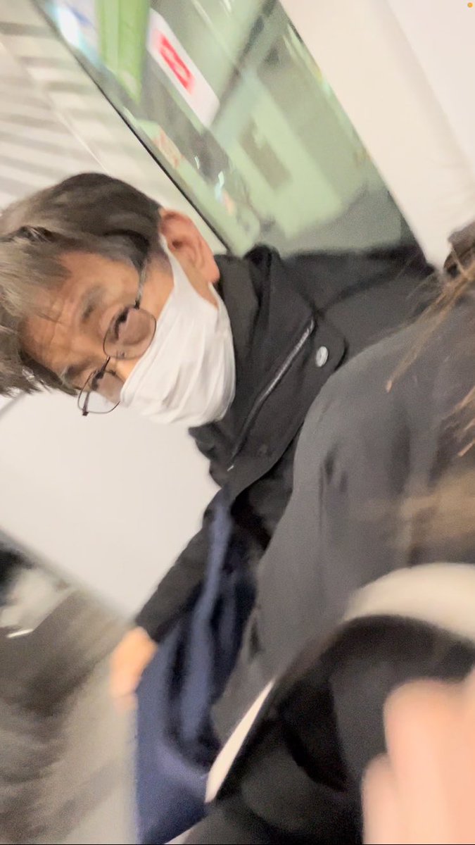 tsumachika's tweet photo. 【拡散希望】
2/22 19:36着の総武線各駅停車千葉行き電車にて痴漢に遭いました。
千葉駅に到着し、人が席を立ったタイミングで太ももをの内側を触られました。

妊娠中のため更なる被害が怖く、声を出すことができませんでした。

本当に悲しくどうにかして犯人を捕まえたいので情報提供お願いします https://t.co/X7khUO0Qra
