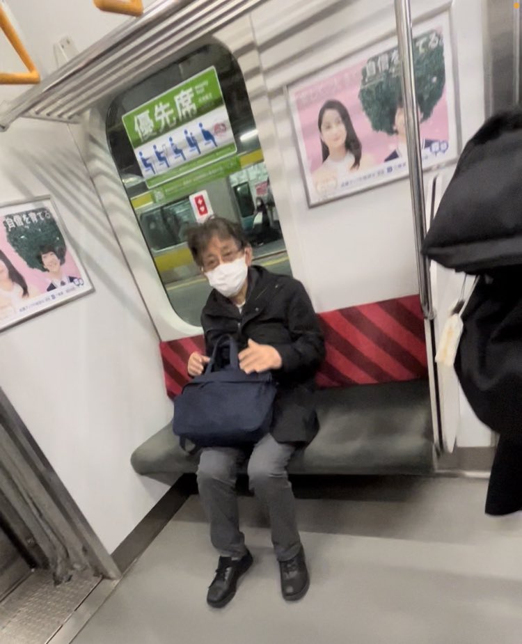 tsumachika's tweet photo. 【拡散希望】
2/22 19:36着の総武線各駅停車千葉行き電車にて痴漢に遭いました。
千葉駅に到着し、人が席を立ったタイミングで太ももをの内側を触られました。

妊娠中のため更なる被害が怖く、声を出すことができませんでした。

本当に悲しくどうにかして犯人を捕まえたいので情報提供お願いします https://t.co/X7khUO0Qra