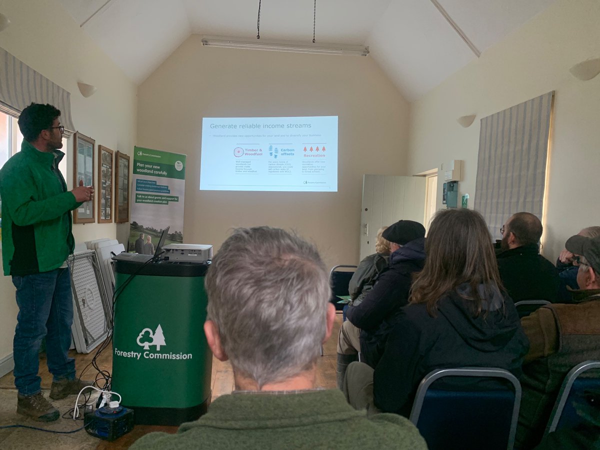 Seb, one of the <a href="/ForestryComm/">Forestry Commission</a> woodland creation officers, sharing some of the many benefits of planting trees, to a full Dunsby village hall 🌳 🌲 #woodsmeanbusiness @AvelandT