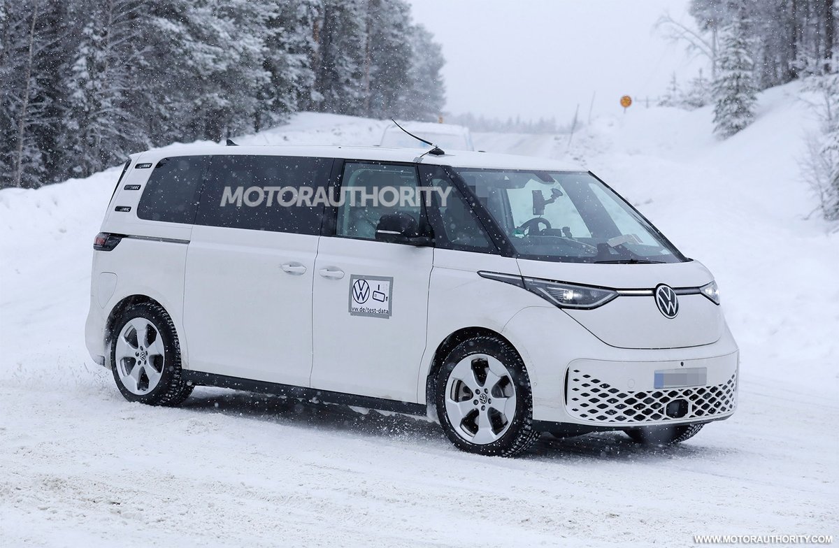 Flyin18T's tweet image. #Microbus Long-wheelbase 2024 VW ID.Buzz bound for US spotted testing dlvr.it/Sjpr2V
