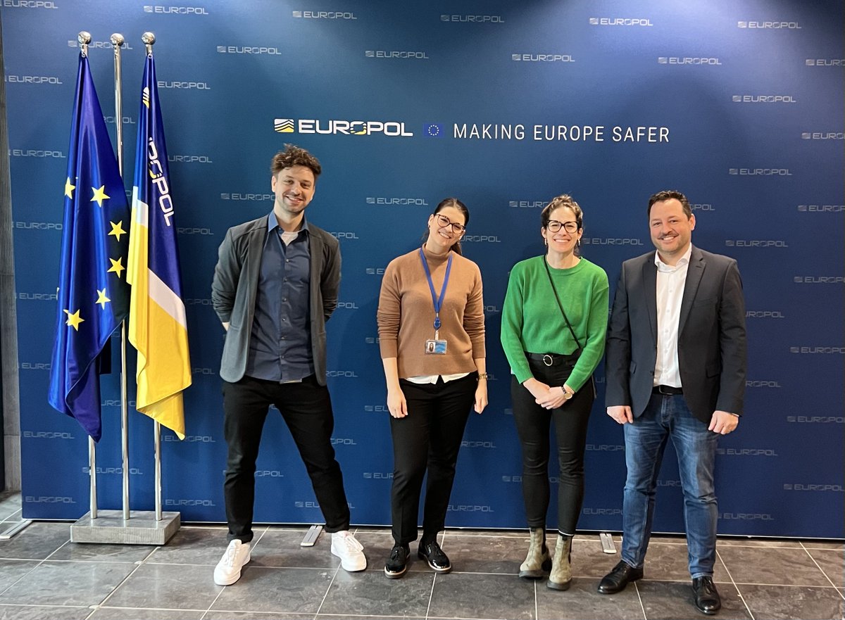MeikeRamon's tweet image. 1 week in Berlin @polizeiberlin #SuperRecognizer HQ  + 1 meeting at the German Parliament 
+ 2 exhilarating days @Europol 

= happy Meike and @SimonRjosk