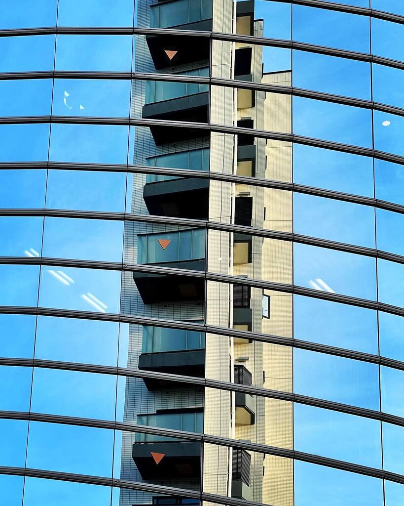 acultus_de's tweet photo. Architectual inspirations Photo @gg_designart #patternspoetry #ig_japan #tokyoarchitecture #japanesearchitecture #archi_unlimited #structure_bestshot #indies_minimal #total_arquitectura #tokyobuilding #glassarchitecture #architecturedetails #aoyamadesignforum #tv_leadingline… https://t.co/YqtDtkUq4j