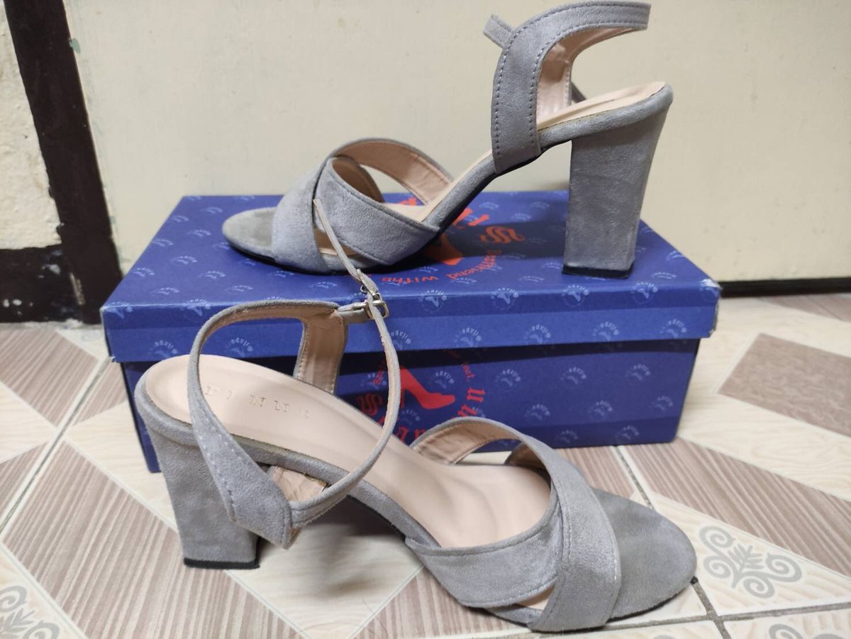 ppxxixxm's tweet photo. 🛎️🛎️ ส่งต่อรองเท้าส้นสูง size 37-38 ใส่ได้ 
📌ส่งต่อ 150฿ 

(DM สอบถามขอดูเพิ่มเติมได้)

#เสื้อผ้ามือ2 #เสื้อผ้าราคาถูก #เสื้อครอป  #ครอป #ส่งต่อครอป #ส่งต่อเสื้อผ้ามือ2 #เสื้อแขนกุด #เสื้อไหมพรม #งานป้าย #เสื้อผ้ามือสองสภาพดี #เสื้อผ้าแฟชั่น #ส่งต่อเสื้อผ้าy2k #โล๊ะตู้เสื้อผ้า https://t.co/nV3bROm9kS