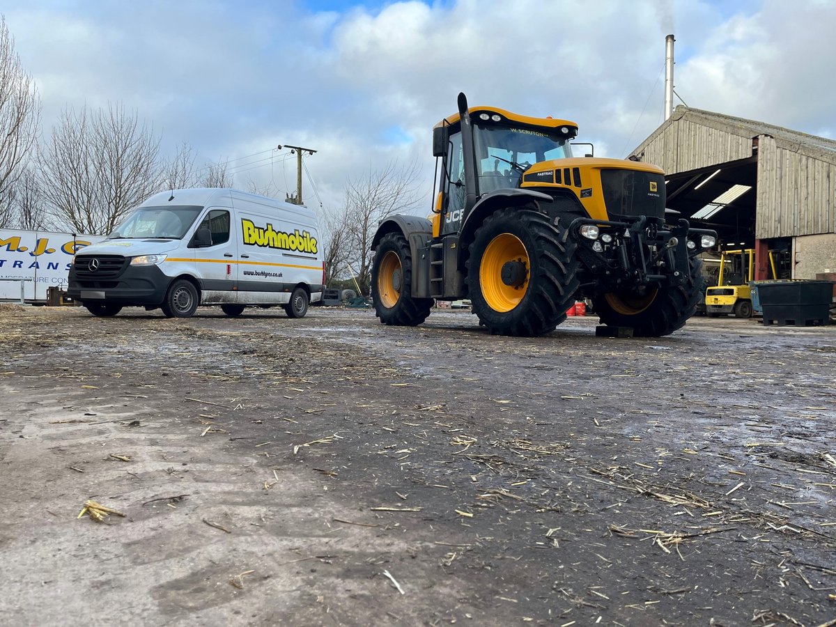 ascensotyresuk's tweet photo. The @BushTyres #Bushmobile team fitted a full set of #Ascenso TDR 650 540/65R34 tyres to this 2014 @JCB FASTRAC 3230-65.
#ascensotyres #ascensotyresuk #NeverStopRising #JCB #JCBMachines #farminguk #agriculture #farming @JCBagriculture #TDR650 https://t.co/HNOMawxwhh