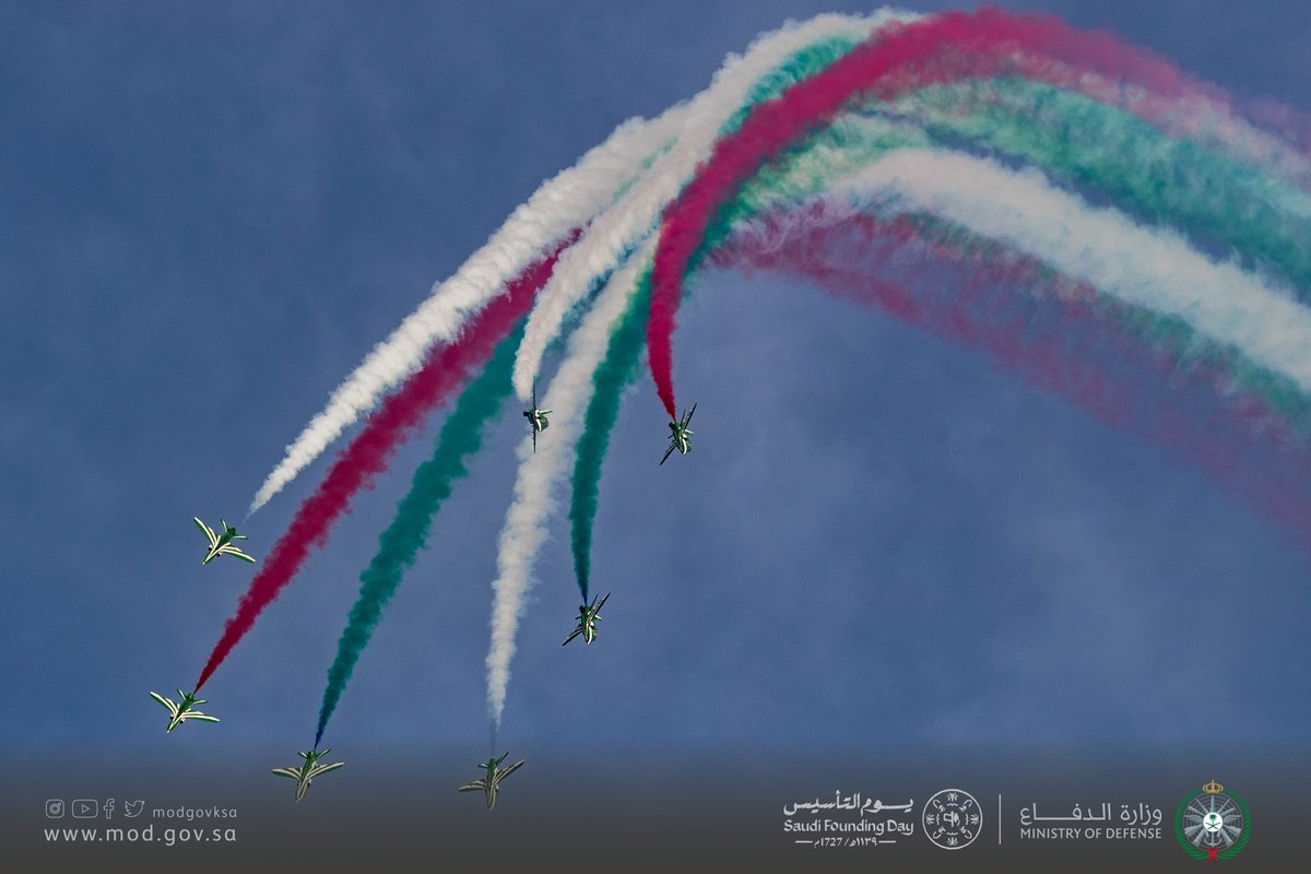 modgovksa's tweet photo. فريق #الصقور_السعودية، ينفذ استعراضًا جويًا في سماء مدينة الجبيل بمناسبة #يوم_التأسيس. https://t.co/NhEc0DgjzZ