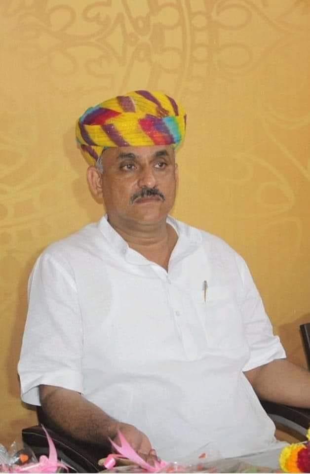 SmitKheni's tweet photo. Brahman people not going to tolerate it we are with you sir #ISupportSunilTiwari https://t.co/Wvi41GfdxO