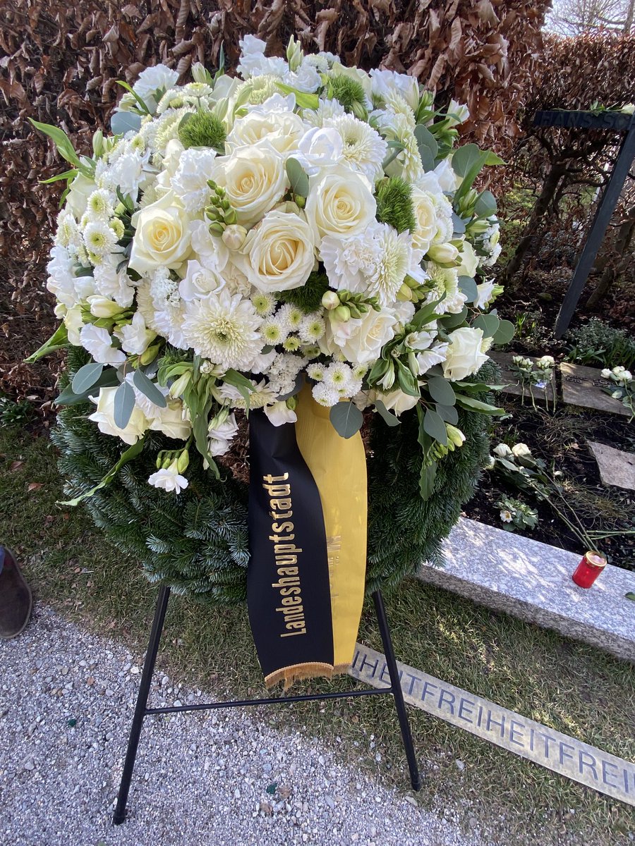 asg_news's tweet image. 22.02.1943 - 22.02.2023 - Geschwister #Scholl und Christoph #Probst - Grabstätte auf dem Friedhof am Perlacher Forst in #München - neben der JVA #Stadelheim wo die Mitglieder der Weißen Rose vor 80 Jahren hingerichtet wurden. ⁦@asg_news⁩