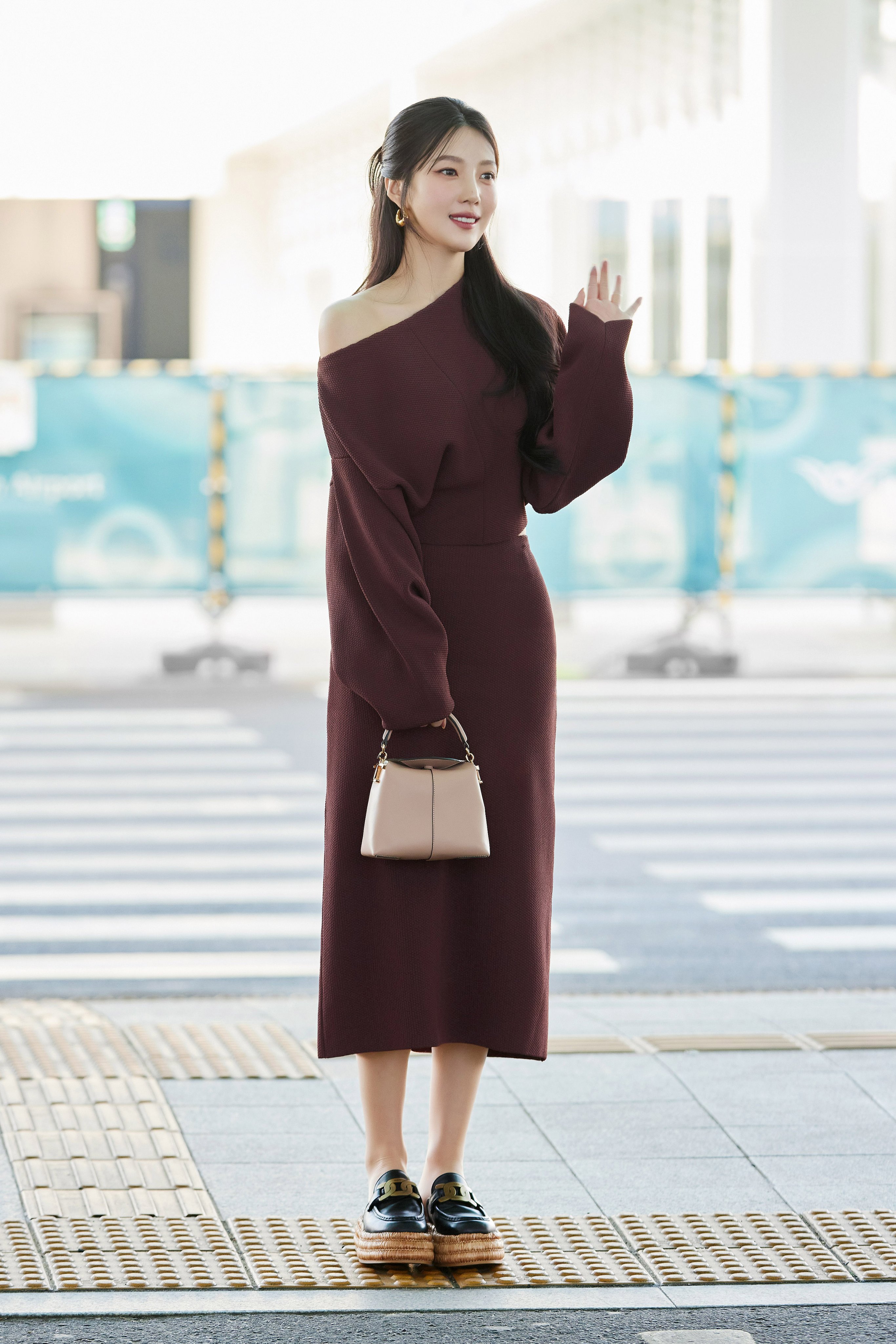 Tods on X Brand Ambassador JOY on her way to Milan for TodsFW23 show. JoyxTods https t SUUXGp365E X