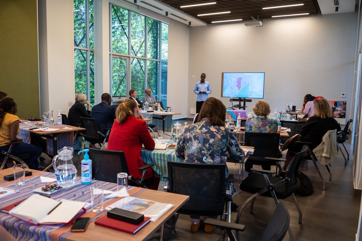 DanGOmalley's tweet photo. Briefing by the ICRC Kenya and Somalia Delegations, together with @KenyaRedCross, Somalia RC and the @IFRCAfrica  to Embassies, Donors and Movement Partners. Examining ways to support those most affected by the overlapping #ConflictandClimate. 🙏all for your support https://t.co/fV8DkXMUPy