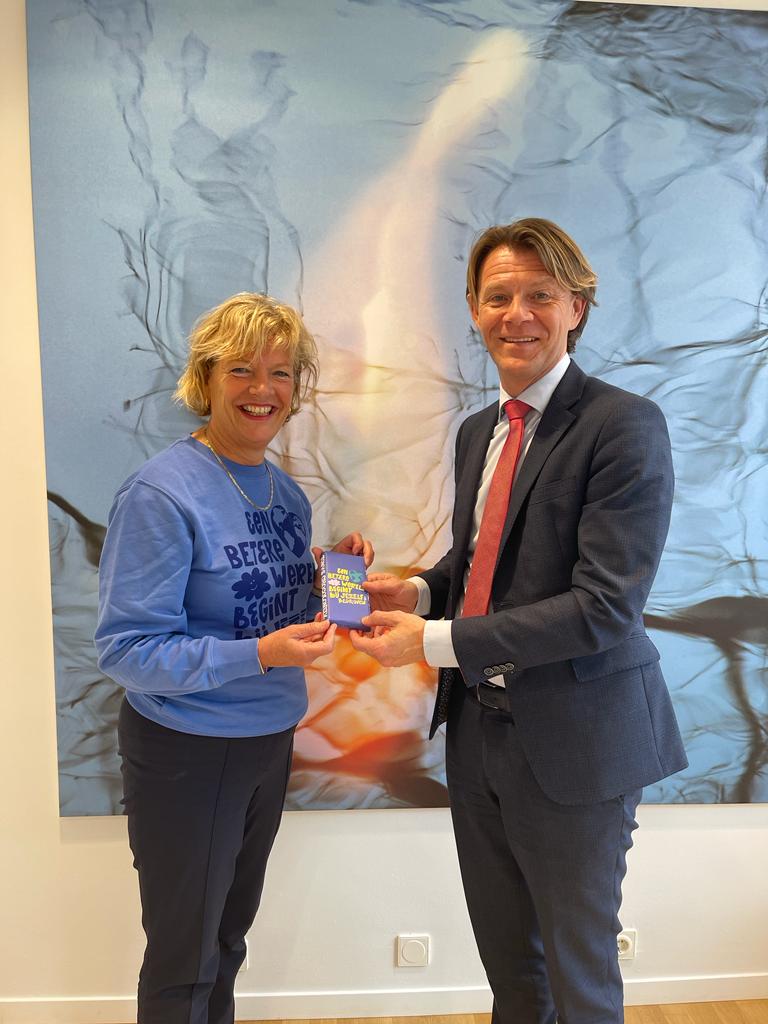 🌍Een betere wereld begint bij bedrijven. Samen met onze partners werken wij aan een duurzame economie. Hun innovatiekracht en ondernemerschap is essentieel voor die transitie. Vandaag deelden we die boodschap met <a href="/kimputters/">Kim Putters</a>, vz van de <a href="/SER_NL/">Sociaal-Economische Raad (SER)</a>. Dank voor het goede gesprek!