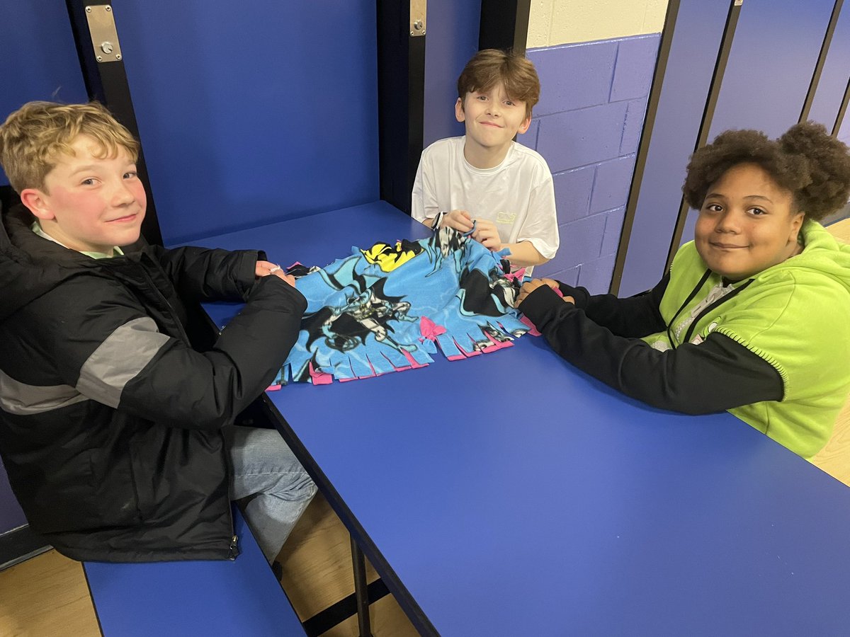 MrsGurney4's tweet photo. These Lighthouse Leaders donated some of their evening to helping the Gibraltar Kiwanis make blankets and toys for a local animal shelter! ❤️ #PeaceLoveParsons #GSDPride #ParsonsPirates https://t.co/ZKIOqmO0b8