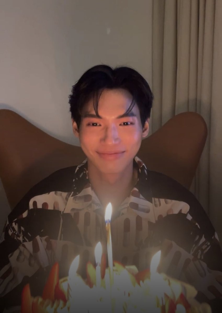 WinmetawinO's tweet photo. 24 ขวบและค้าบบบบ🎂💚🐰

#WishWIN24thHappyLive
#winmetawin https://t.co/7NpzJ2FAY0