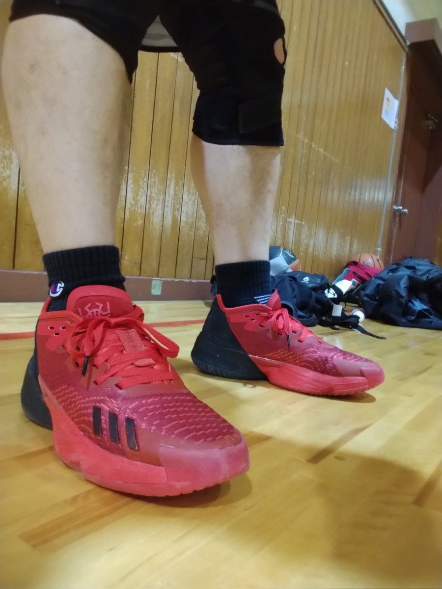 basketshoeturbo's tweet photo. 今日のバッシュ
adidas D.O.N. Issue 4
インソールはNEW BALANCE RCP280
イージーが…申し訳ないぐらい外した💧
その分リバウンドだいぶ頑張った！
やっぱこのバッシュいいなぁ！
ゲーム内容もあったけど、思い切りできてる気がした！
#adidas
#donissue4
#バスケ
#バッシュ
#インソール
#NewBalance https://t.co/OOJ6LLYoOv