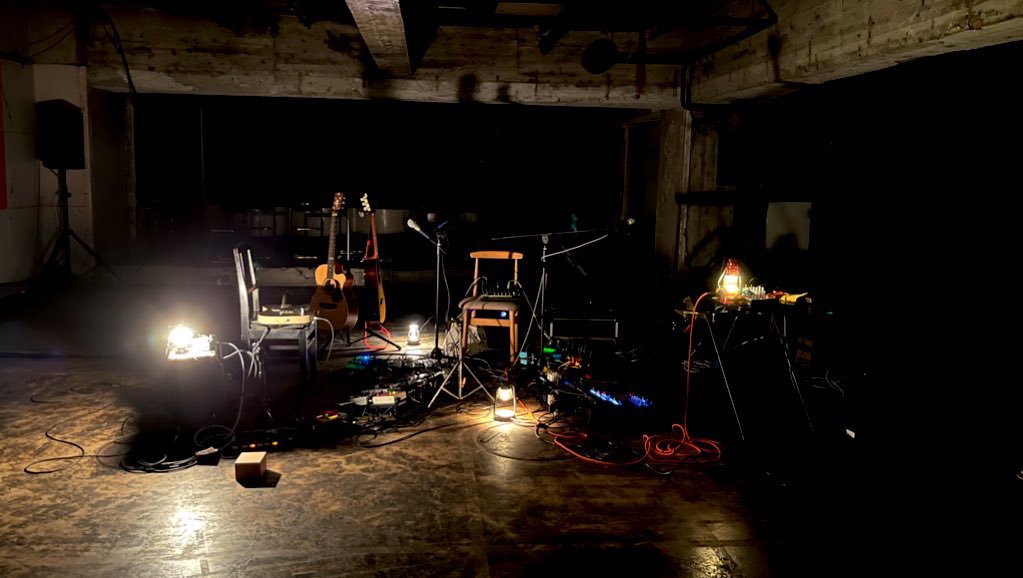 鏡鏡鏡鏡 移動する鏡 vol.1

北千住BUoY ありがとうございました

我々の1st Album『鏡#1』
ジャケットデータと歌詞を置いておきます 

dropbox.com/sh/ub0q0wmo9wo…

次の移動は3/3金山ブラジルコーヒーです

#鏡鏡鏡鏡