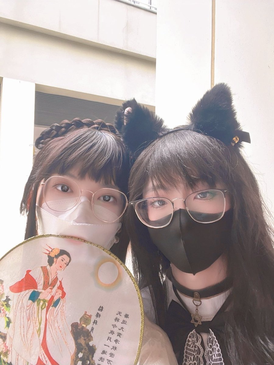 来几张合照吧~~
@xinerxinerxiner @Ruka_hanfu
还有嘉琪和偶遇的蔷薇大佬~~ https://t.co/SRJydWiGYc