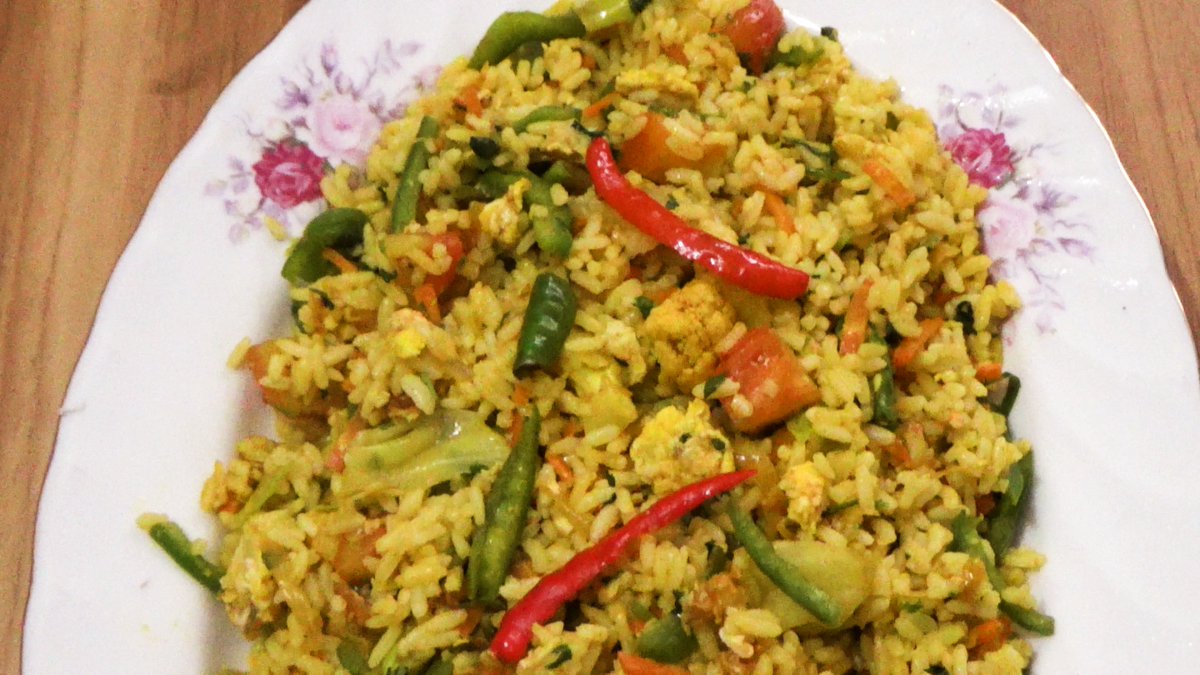 KitchenNahids's tweet photo. Easy and Delicious Fried Rice Recipe - Perfect for a Quick and Tasty Meal! https://t.co/m6YBzItWZr via @YouTube  If you could subscribe and ring the bell to my Youtube Channel that would be great! Subscription is free so please don't hesitate to subscrib #friedrice,
#yum https://t.co/S9vfoBUfbW