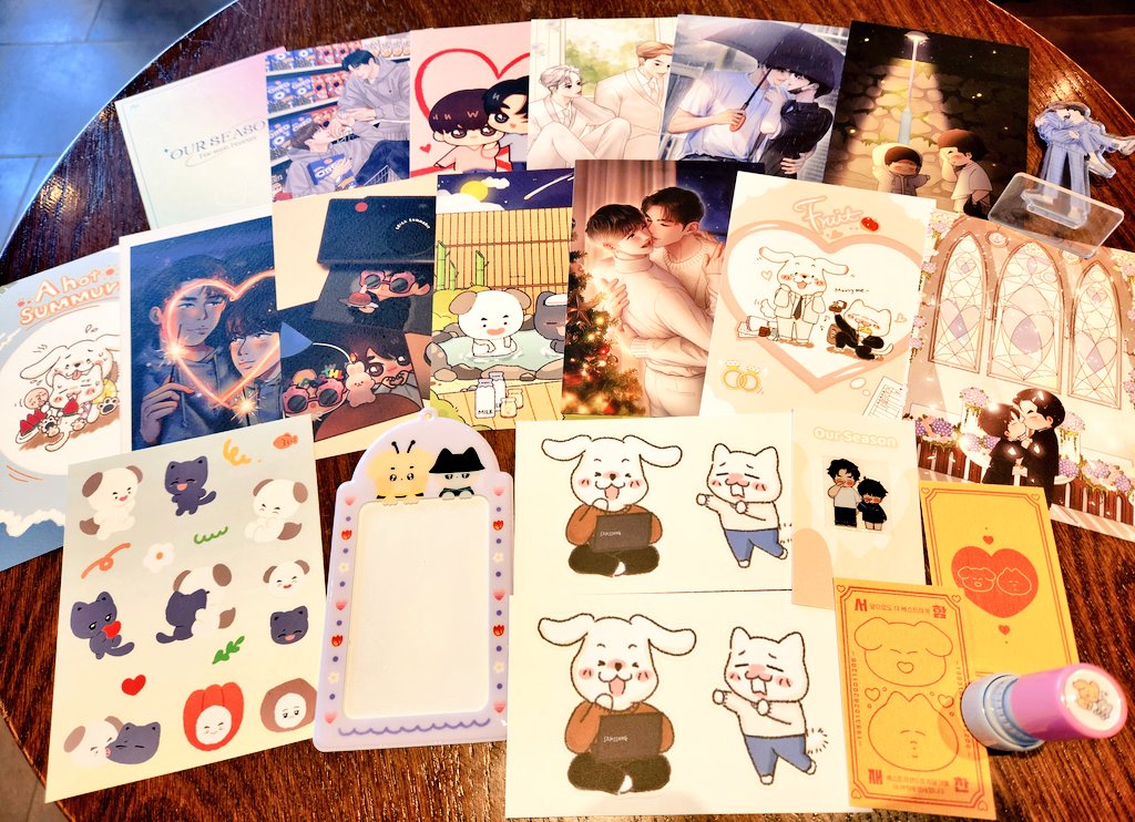 팡푸 달력 굿즈 잘 받았어요~! 월마다 기념일도 다 새겨져 있고 작가님들 일러스트 넘 이뻐요😆🥰 스티커포카홀더도장도 다 넘 귀여워서 잘 쓸 것 같아요~!☺️

<a href="/Pp_ourseason/">팡푸 합작 : 𝕆𝕦𝕣 𝕊𝕖𝕒𝕤𝕠𝕟 (종료)</a> 통판해주셔서 감사합니다🙆‍♀️🙇‍♀️