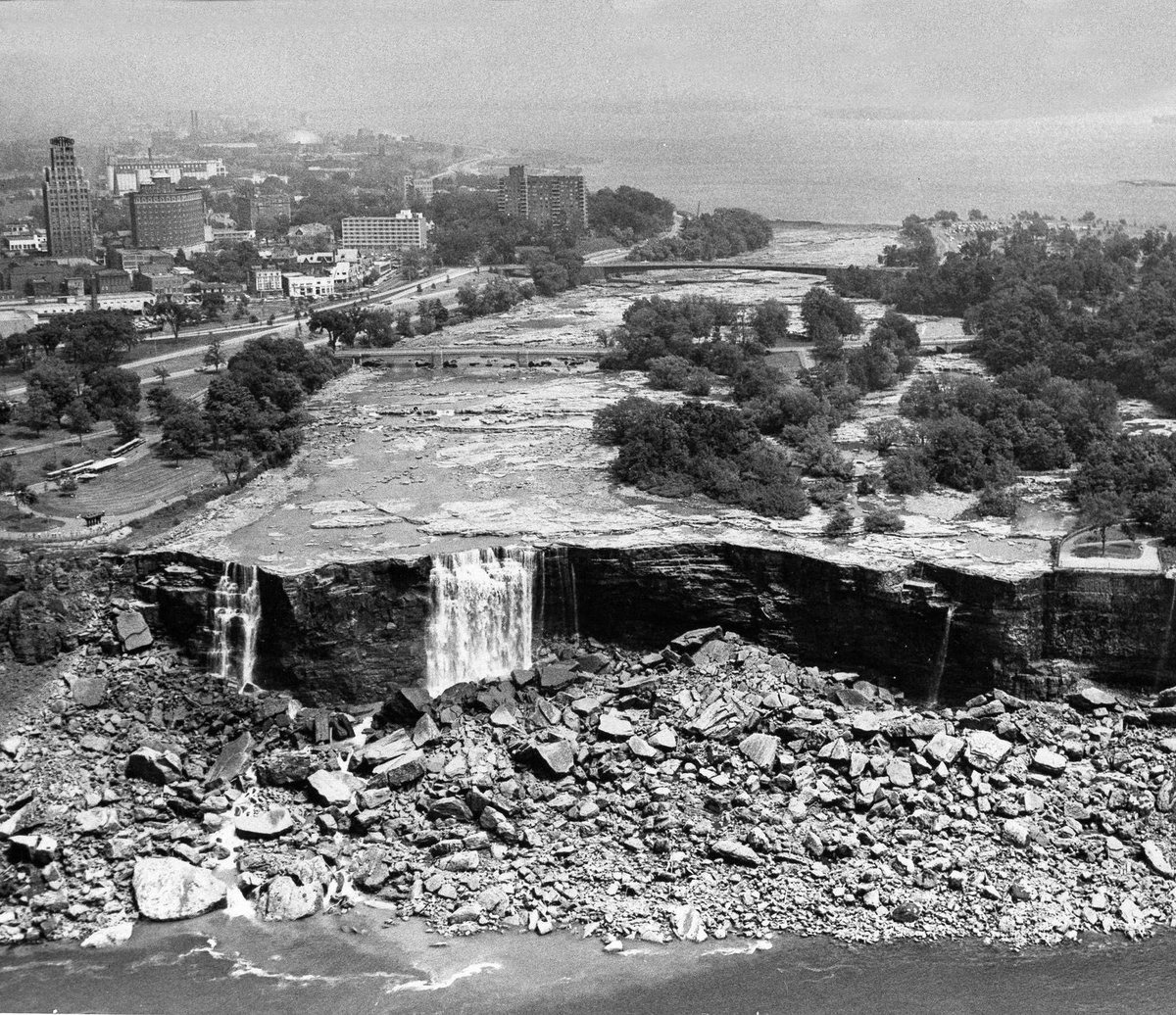RKrivoFX's tweet photo. February 22, 1903 - Due to drought the US side of #NiagaraFalls runs short of water #History #Ecology #Weather #WeatherCycles #NiagaraFalls #Nature #Drought #ClimateChage #Climate https://t.co/hrOZ2nFMfH