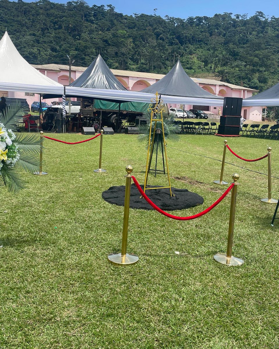 luxeventsbyalby's tweet photo. Funeral Decor over the weekend  at Obo-Kwahu  for OBAAPANIN AFUA GYANE……
by yours truly #luxeventsbyAlby !! We are available for travels !! 
Book us now on ☎️0200387168. 
IG: LuxEventsbyAlby. 
🙏🏽🙏🏽🙏🏽
Kindly Retweet . https://t.co/ZiuE8P2n76