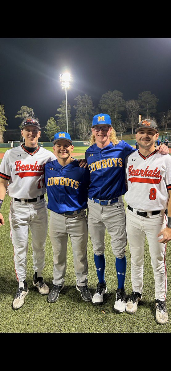 nathan_train's tweet image. Different uniforms but still family!

#TCalumni