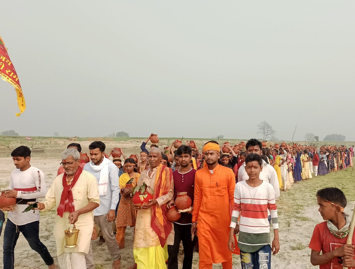 abhishekavy's tweet photo. आज अपने गांव में श्री राम जानकी मठ पर श्री राम लक्ष्मण सीता एवं हनुमान #प्राण_प्रतिष्ठा एवं #नवाह हेतु भव्य कलश शोभायात्रा में शामिल हुए।
    #जय_श्री_राम #जय_माता_जानकी #जय_हनुमान https://t.co/tp1O1XDmpH