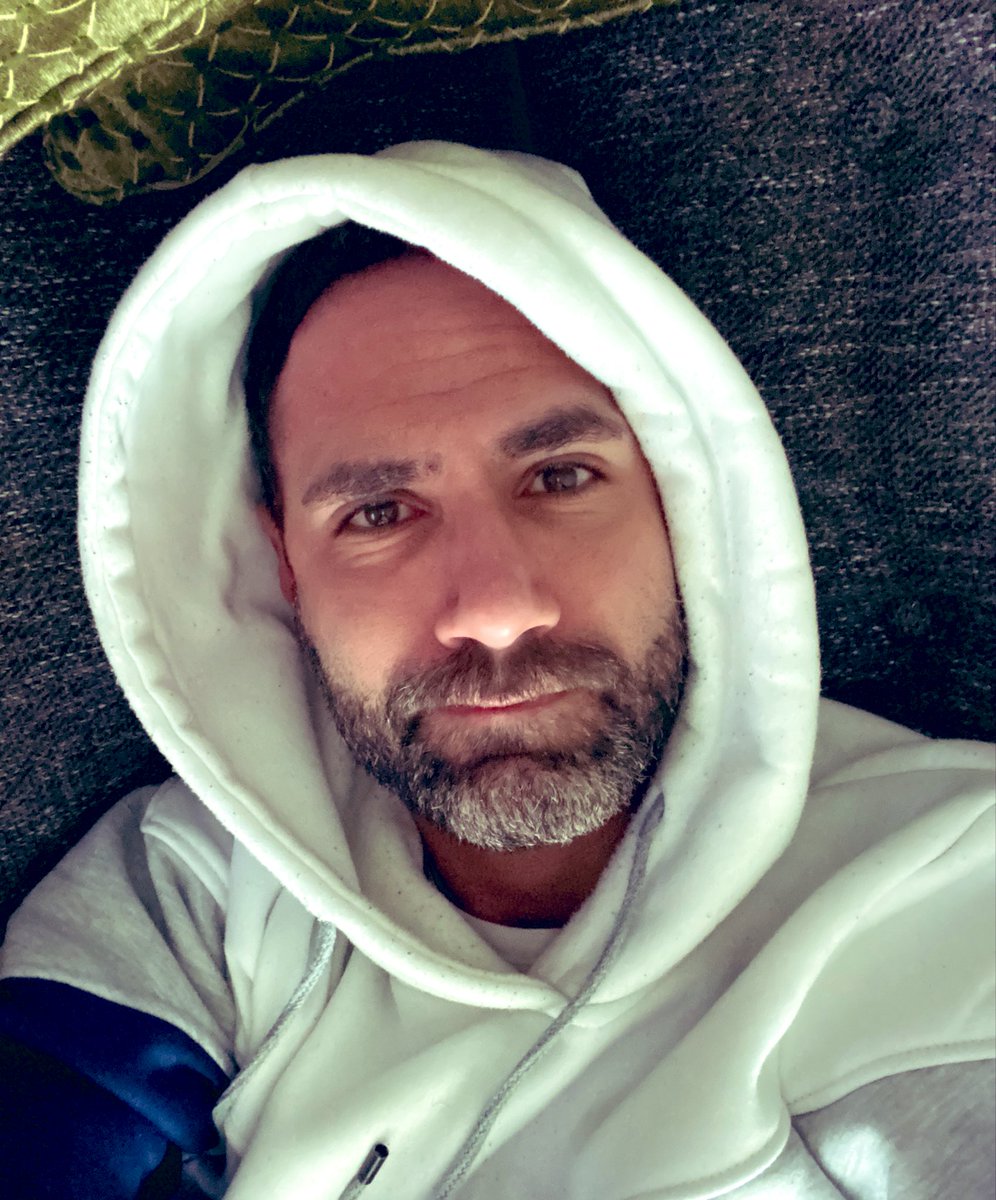 richie_rich77's tweet photo. #SofaDay #CatchUpTV #HappyValley #BNTM #PotteryThrowdown #SofaChilling #EvenWithMyHoodieOn https://t.co/9SsoHlyWOw