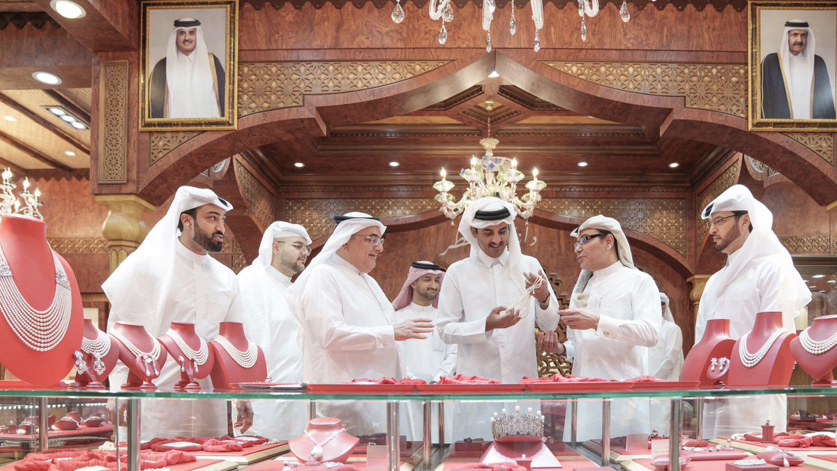 🔹 سمو الأمير يزور معرض الدوحة للمجوهرات والساعات المقام في مركز الدوحة للمعارض والمؤتمرات.
#اللواء