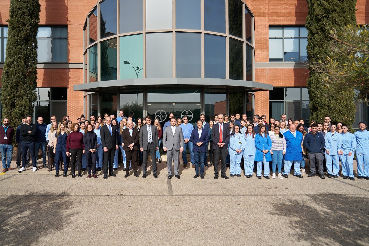 BayerEspana's tweet photo. En #Bayer hoy hemos recibido en la planta de #Berlimed (Alcalá de Henares) a representantes institucionales para conocer las ampliaciones y procesos llevados a cabo en la fábrica gracias al plan de inversión de + 60 millones de € cuyo cierre anunciamos recientemente. https://t.co/hfObJtGRp5