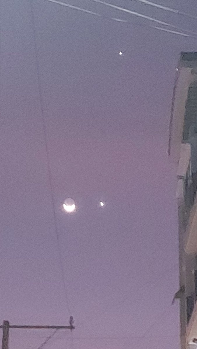 conggays81's tweet photo. @inquirerdotnet Crescent Moon with Venus and Jupiter! https://t.co/aQyauNZRvS