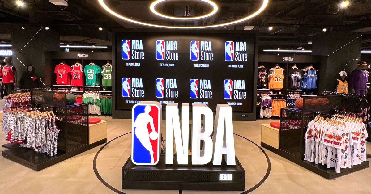 CreativeTechnol's tweet photo. Collaborating with @lids and Agilitรฉ once again, Creative Technologyโs #SystemsIntegration team has successfully installed permanent #display and #audio solutions into two further @NBA stores in Berlin and Paris. #Installation #Retail #CreativeWithTechnology https://t.co/3bMN0Gm5tu