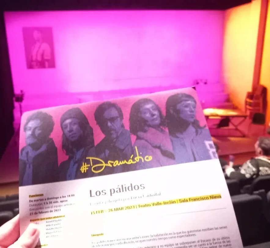 Dreamshernando's tweet photo. Ayer tuve el placer de ver #LosPálidos, tras la obra un encuentro con los actores y directora (cabeza pensante de esa obra maravillosa). Me encantó, no creo que nadie saliera indiferente. 

Y el placer de poder ver a @mikiesparbe actuando ni te cuento la ilusión. https://t.co/3nfrHgCwNJ
