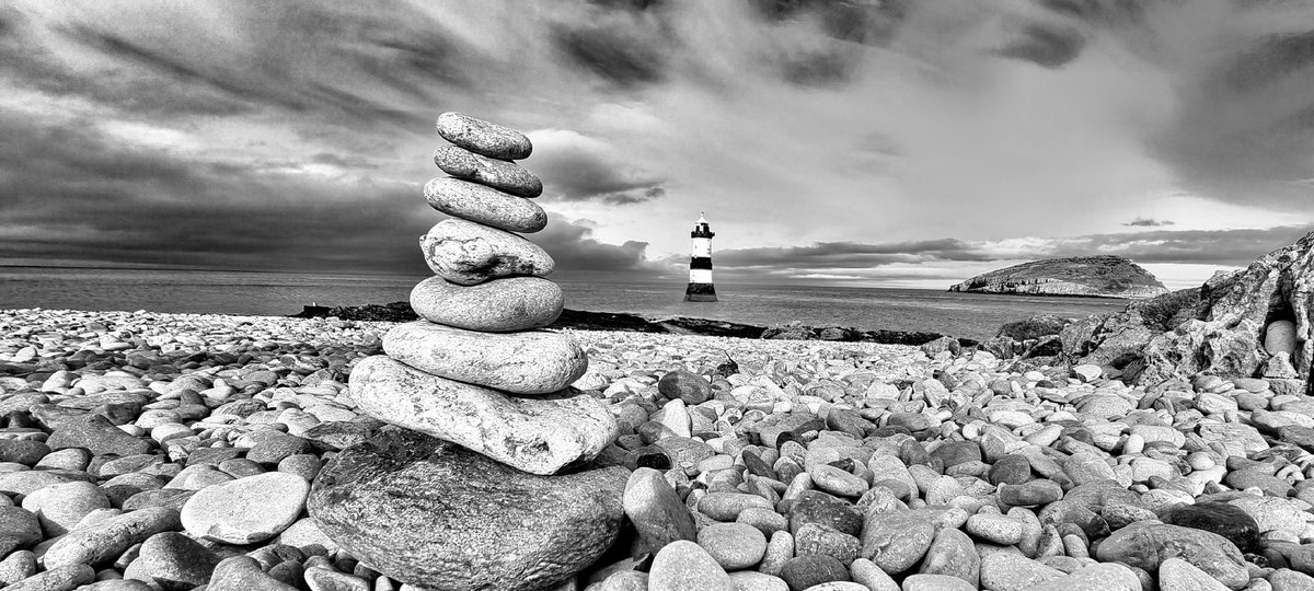 JuddMobile's tweet photo. #Penmon #penmonlighthouse #mobilephotography #photography #wales #s21ultra #snapseed @visitwales https://t.co/bEdx13J5t1